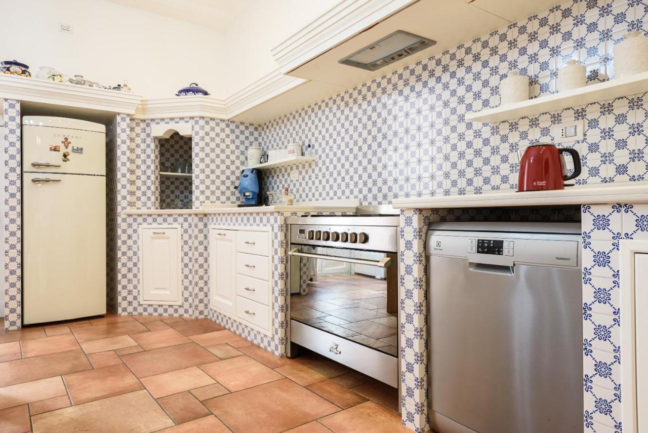 Palazzo Dello Spagnolo Suite 那不勒斯 外观 照片